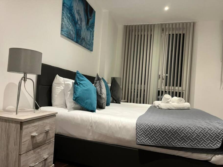 Spacious, Bright & Modern 1 & 2 Bed Apartments At Sligo House - Central Watford Watford  Exterior foto